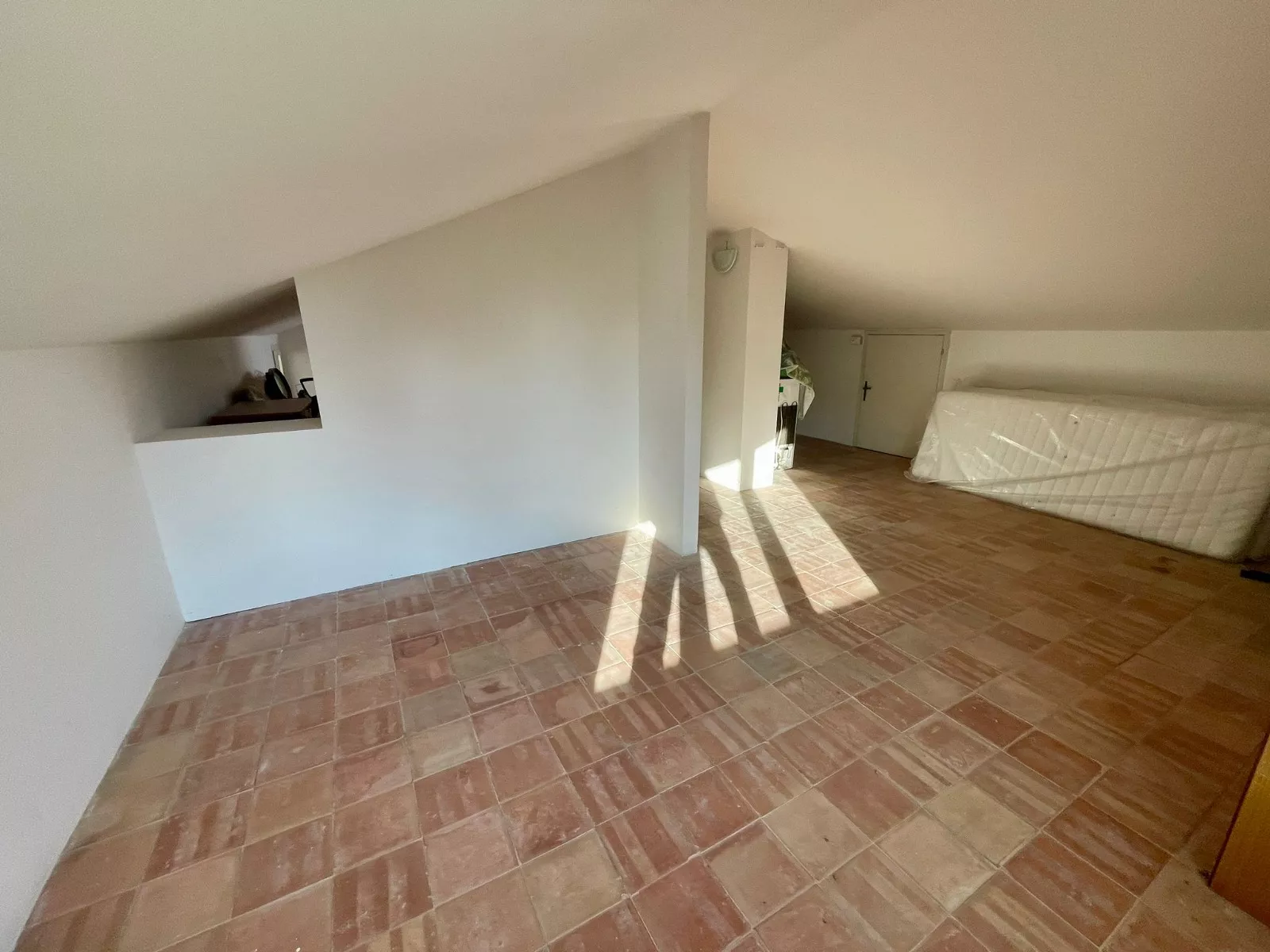 Via Vivaldi: Ampio appartamento con giardino privato, mansarda e terrazza abitabile a due passi dal mare - Foto 17