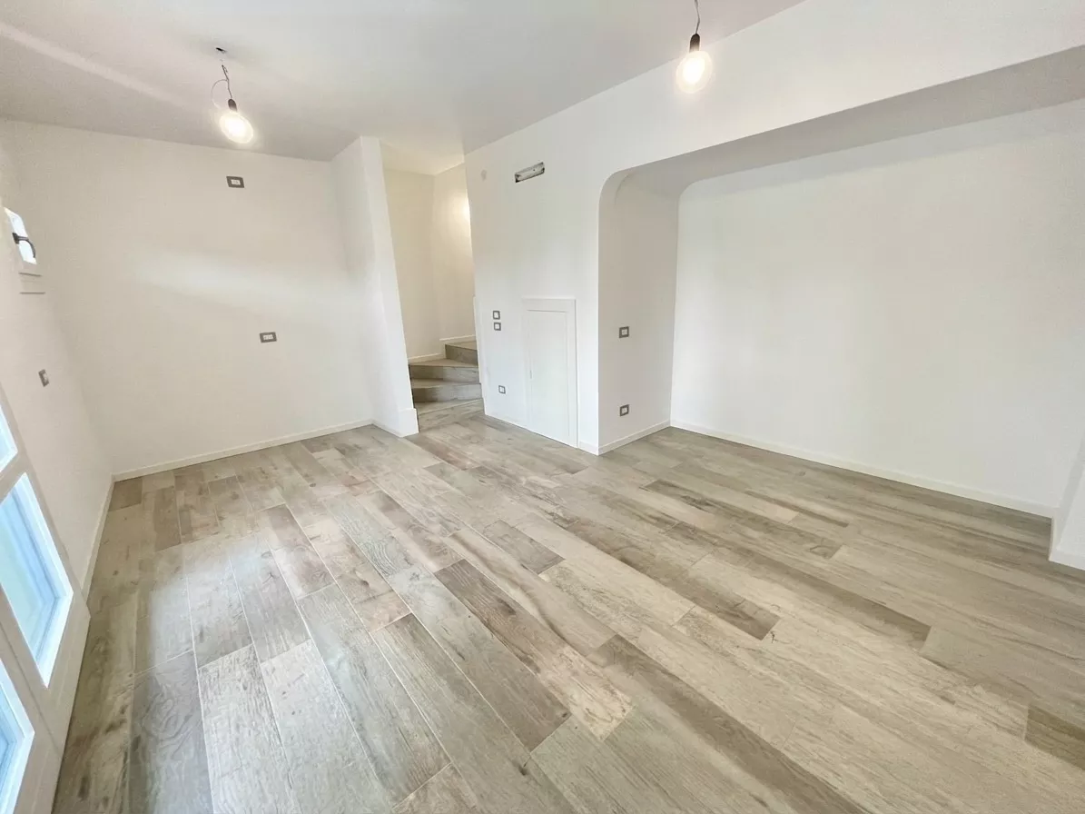 Villetta ristrutturata con piscina a due passi dal mare: eleganza e relax nel verde del Villaggio Los Nidos - Foto 6