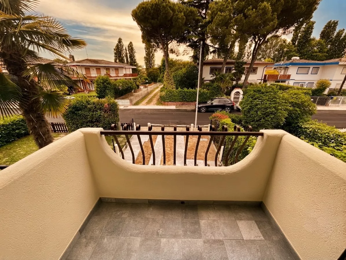Villetta ristrutturata con piscina a due passi dal mare: eleganza e relax nel verde del Villaggio Los Nidos - Foto 14