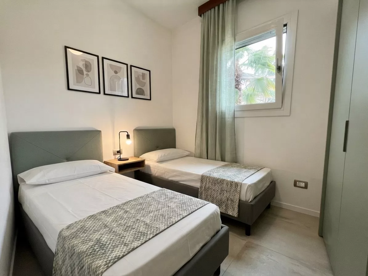 Villetta ristrutturata con piscina a due passi dal mare: eleganza e relax nel verde del Villaggio Los Nidos - Foto 16