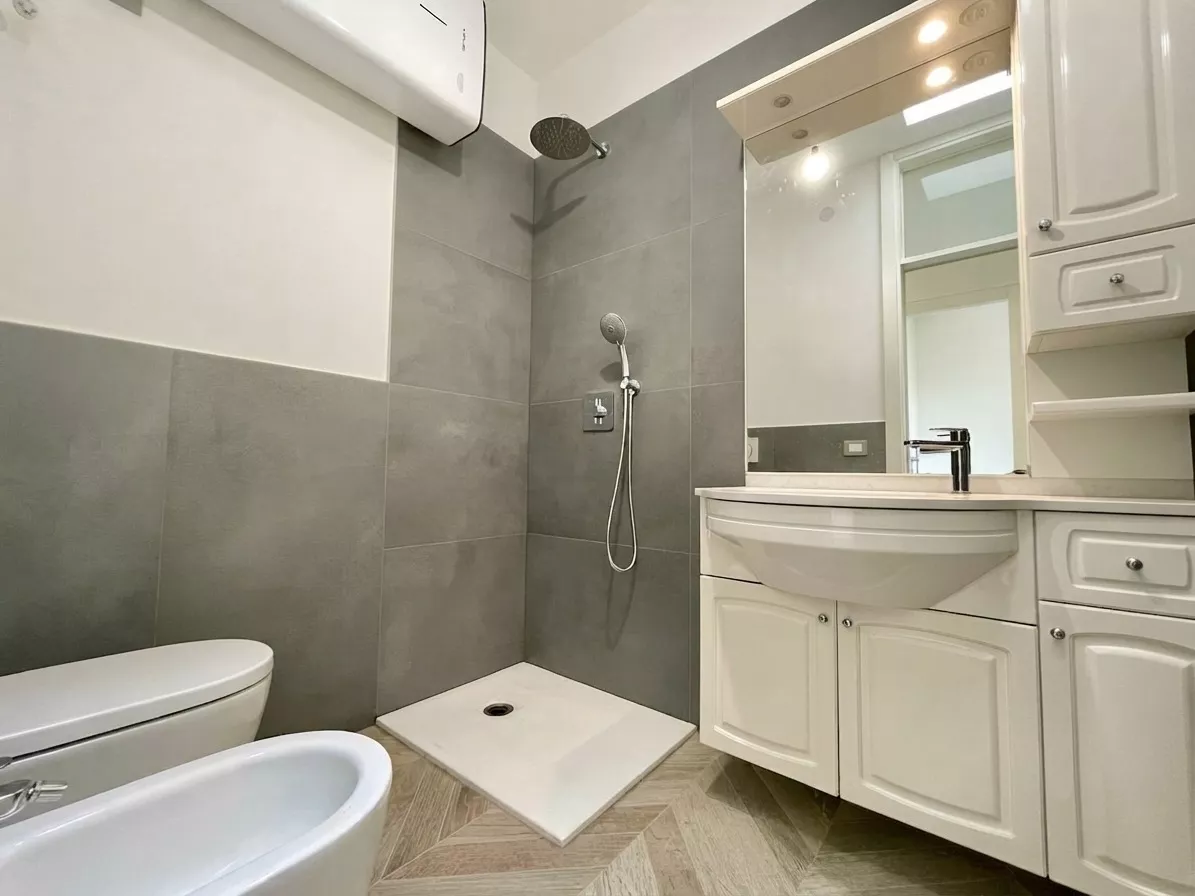 Villetta ristrutturata con piscina a due passi dal mare: eleganza e relax nel verde del Villaggio Los Nidos - Foto 17