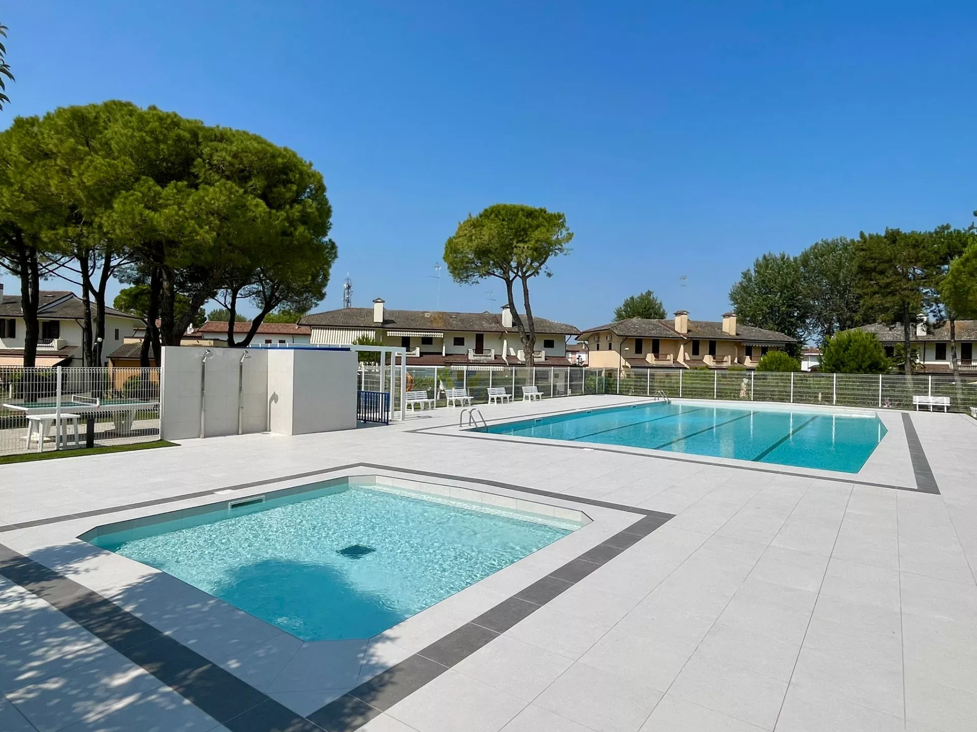Villetta ristrutturata con piscina a due passi dal mare: eleganza e relax nel verde del Villaggio Los Nidos - Foto 20