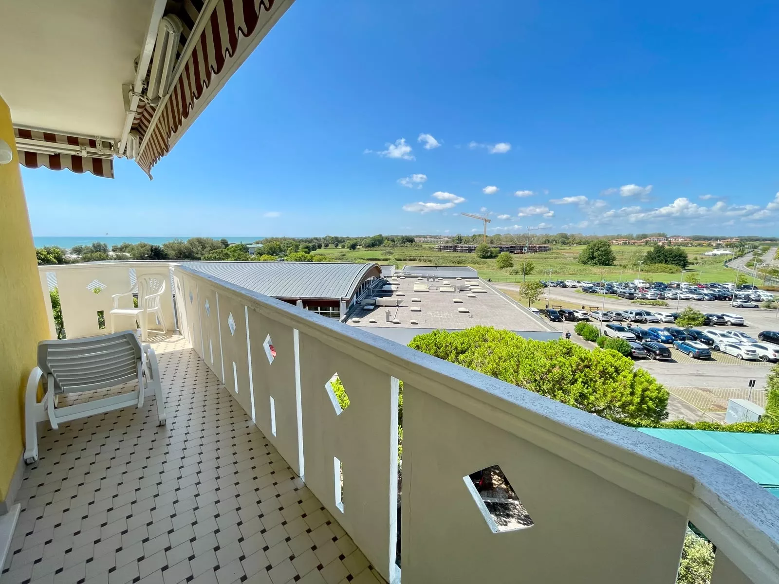 Residence La Zattera - appartamento di angolo con vista mare e piscina, a soli 50 mt dal mare - Foto 1