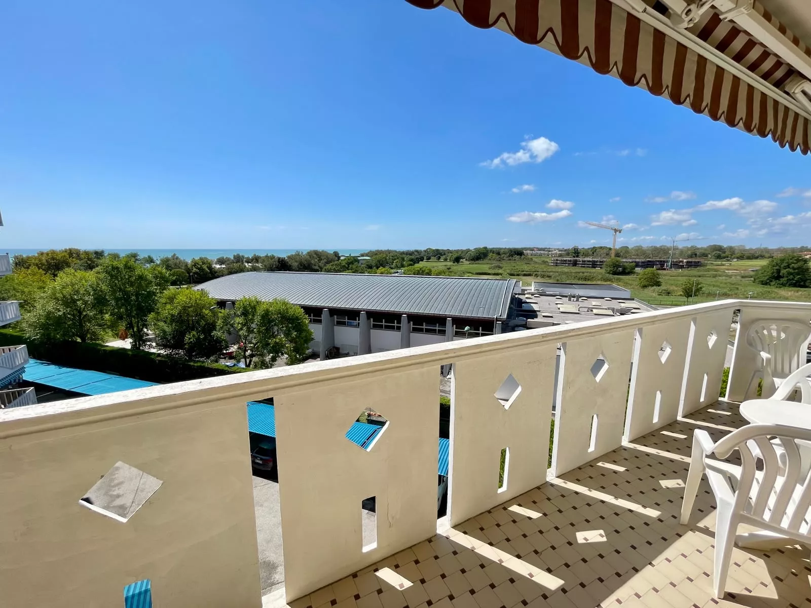 Residence La Zattera - appartamento di angolo con vista mare e piscina, a soli 50 mt dal mare - Foto 14